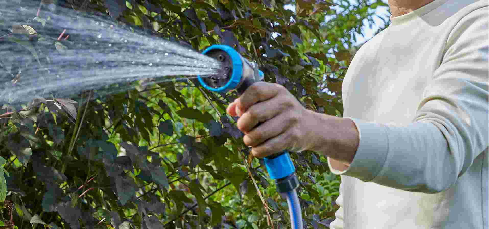 Welke tuinslang kies ik voor het sproeien van mijn tuin?
