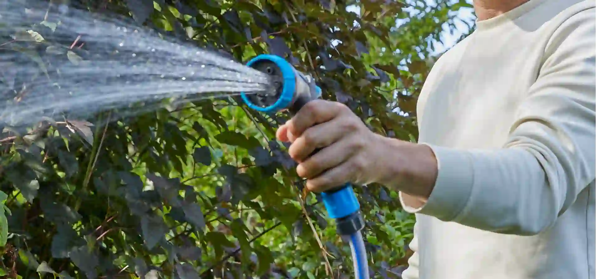 Welke tuinslang kies ik voor het sproeien van mijn tuin?