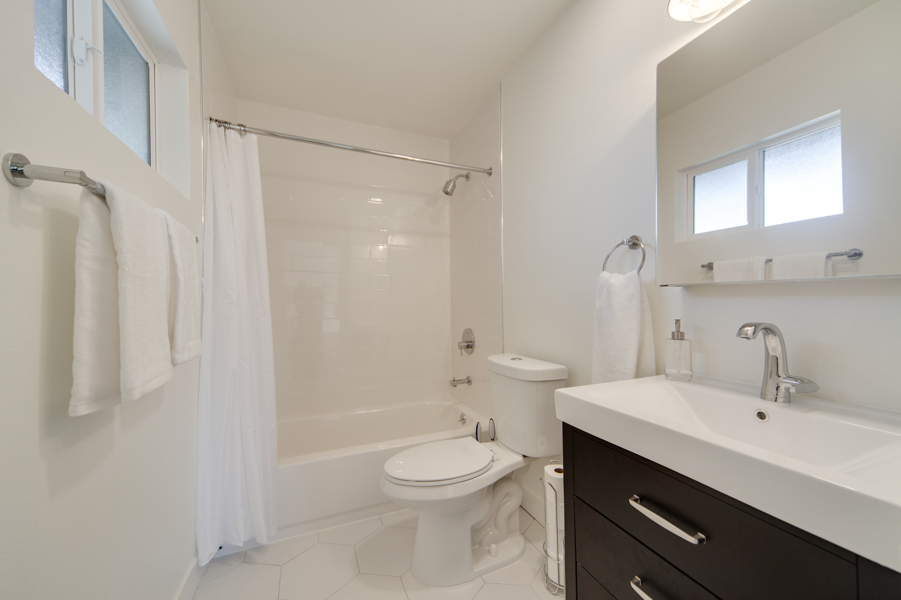 Furnished Private Room Rentals in Oakland Coliving at MacArthur