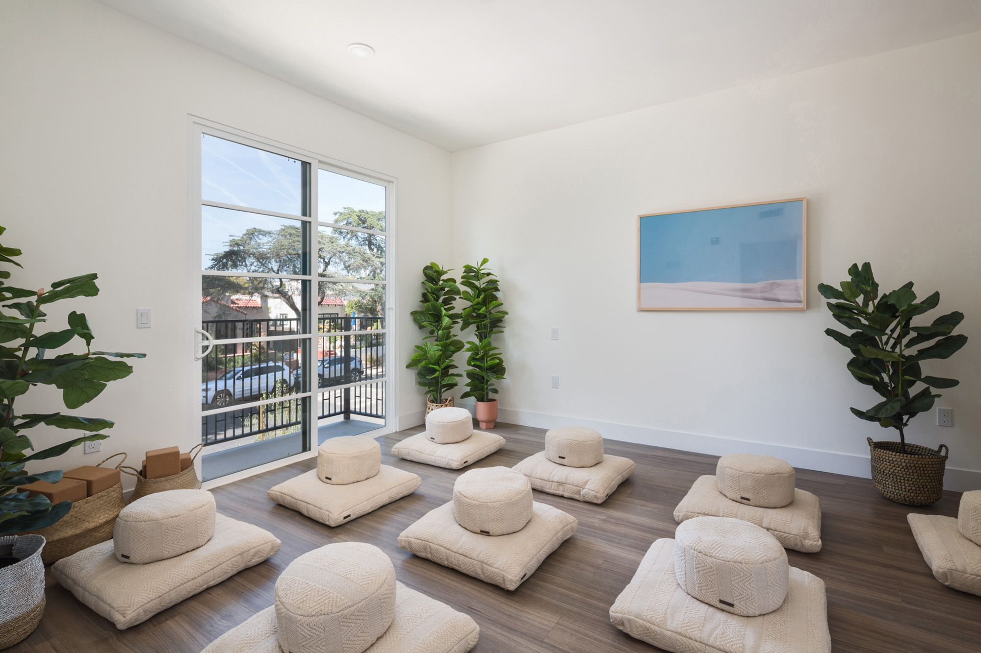 Private Rooms For Rent in Larchmont Village Common Elmwood