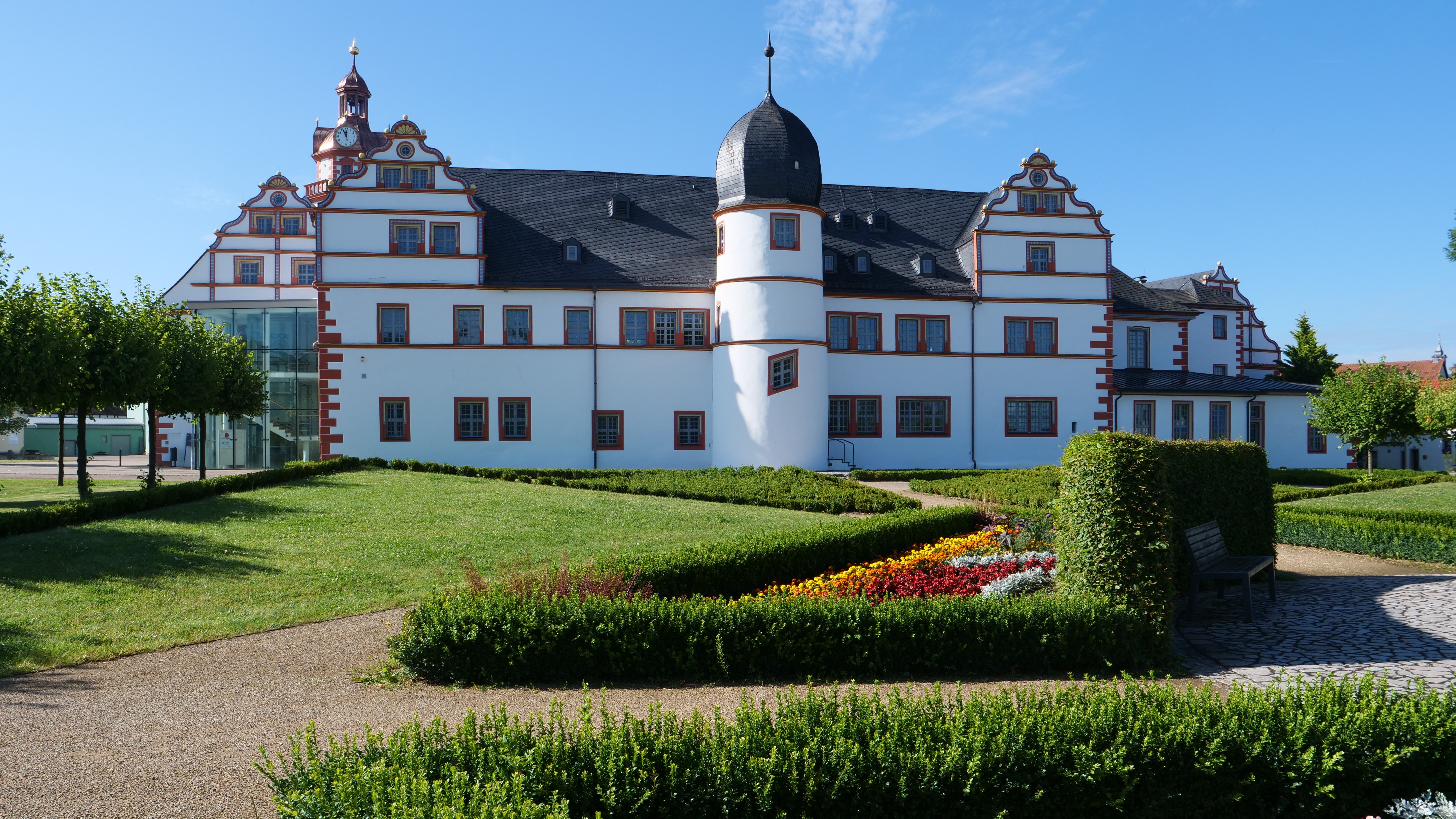 Schloss Ehrenstein nach dem Wiederaufbau
