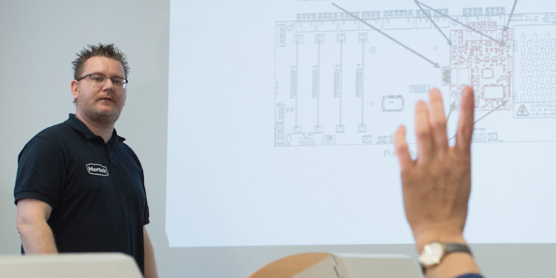 Unsere Schulungen rund ums Thema Brandschutz Unser Produktmanager bei der Kunden-Schulung