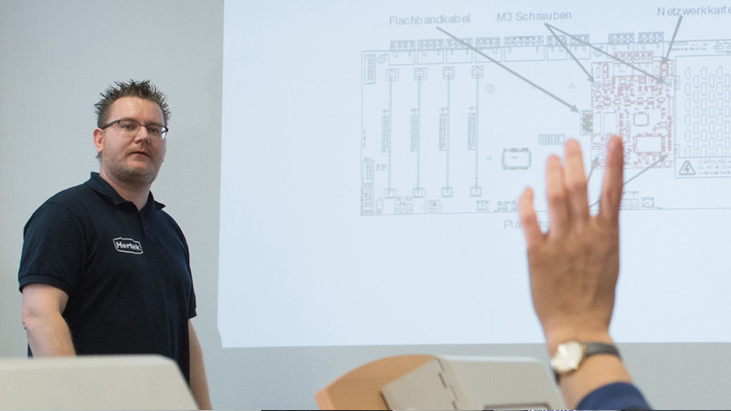 Unsere Schulungen rund ums Thema Brandschutz Unser Produktmanager bei der Kunden-Schulung