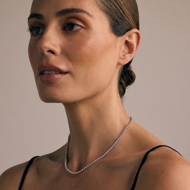 Woman wearing Tennis Neckalce