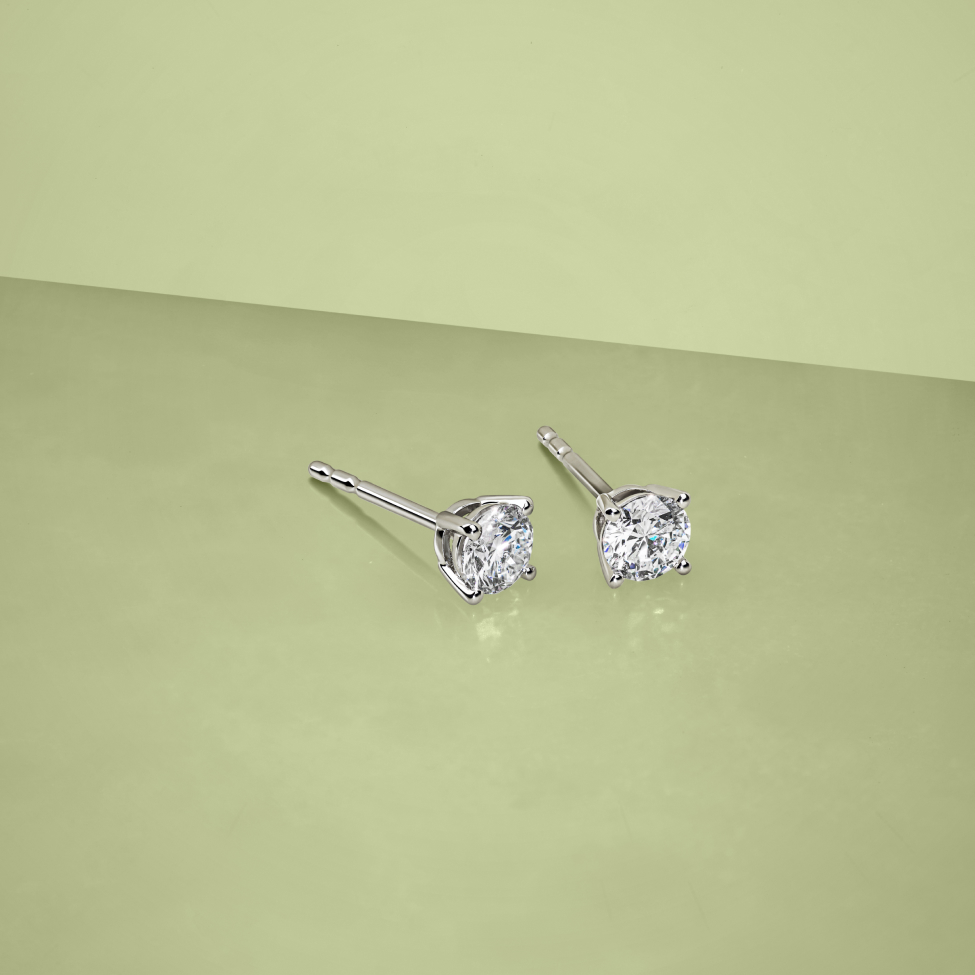 Diamond solitaire studs