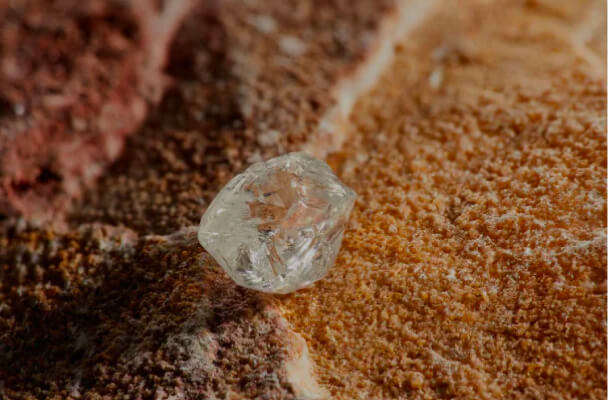 Un diamant naturel découvert par De Beers