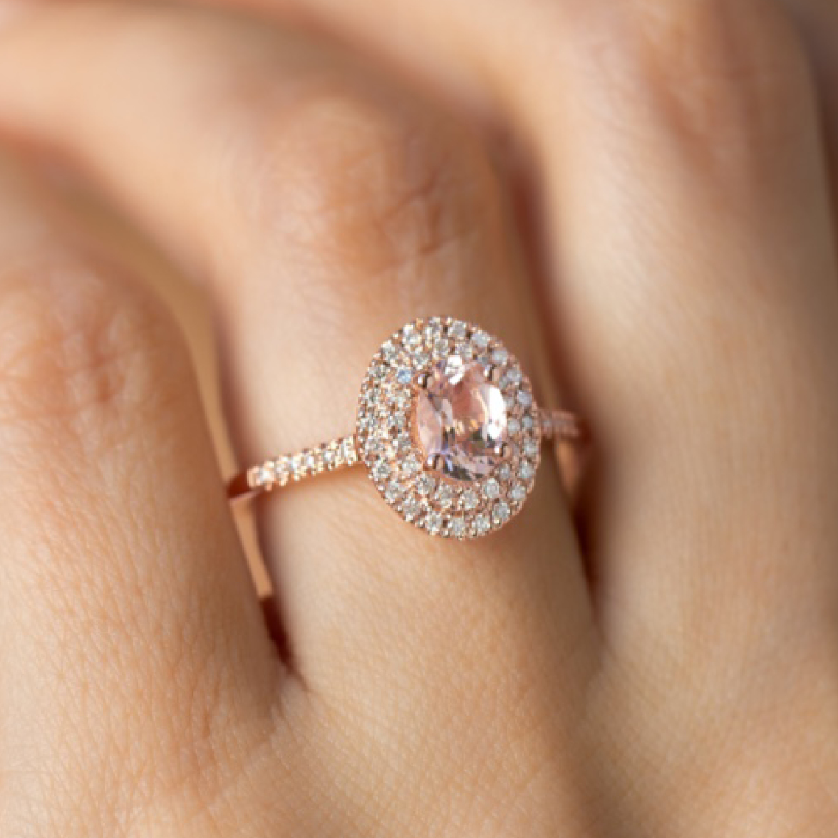 Bague de mode en or rose avec morganite