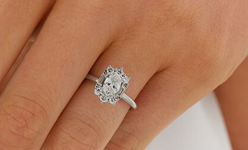 Beautiful Diamond Halo Engagement Ring 14K White Gold