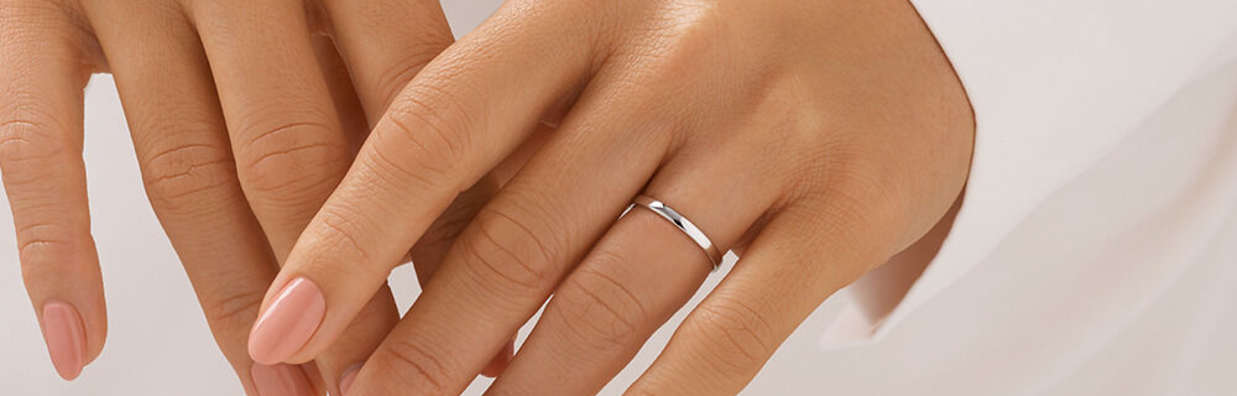 white gold wedding ring on womans hand