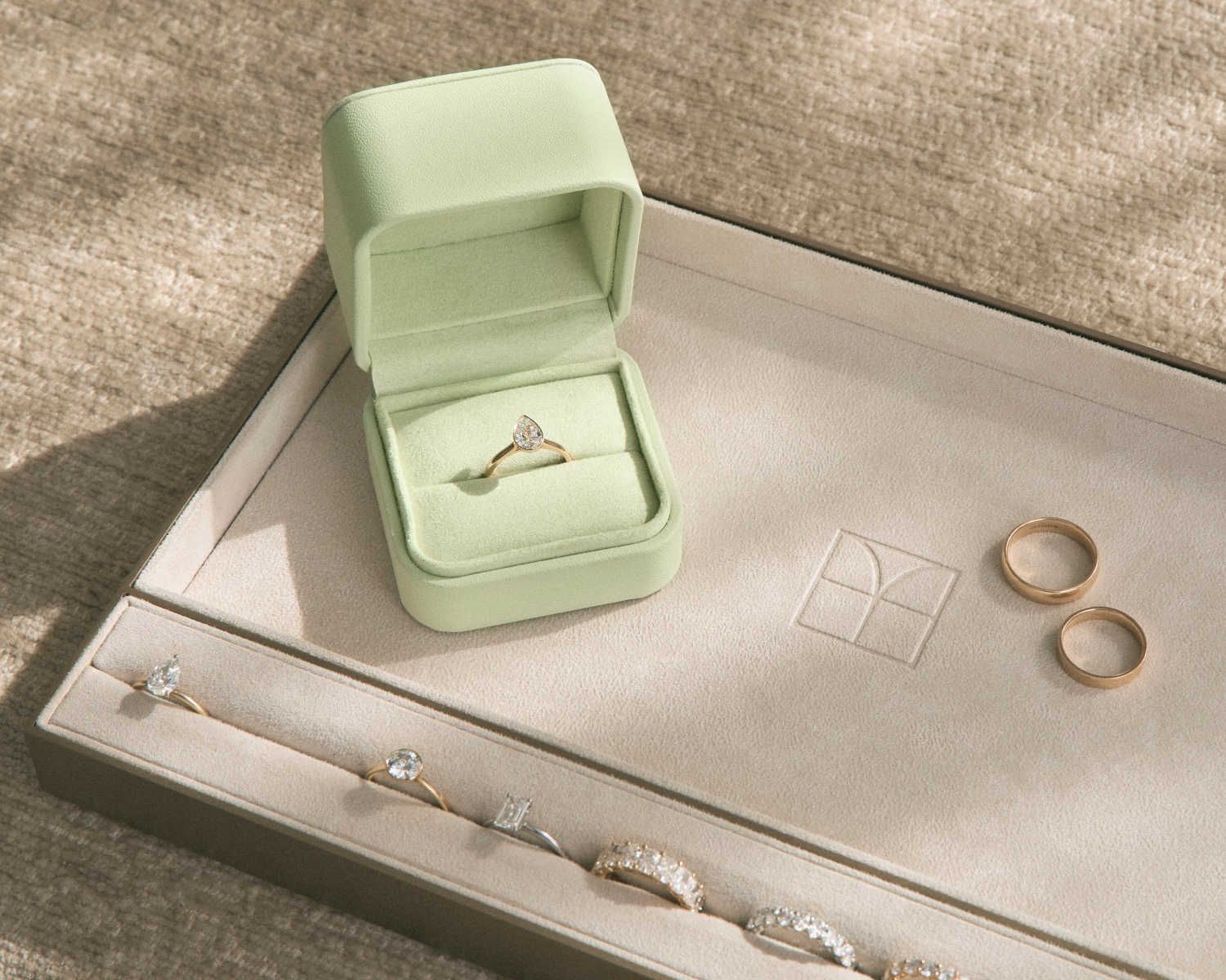 Ring box and options