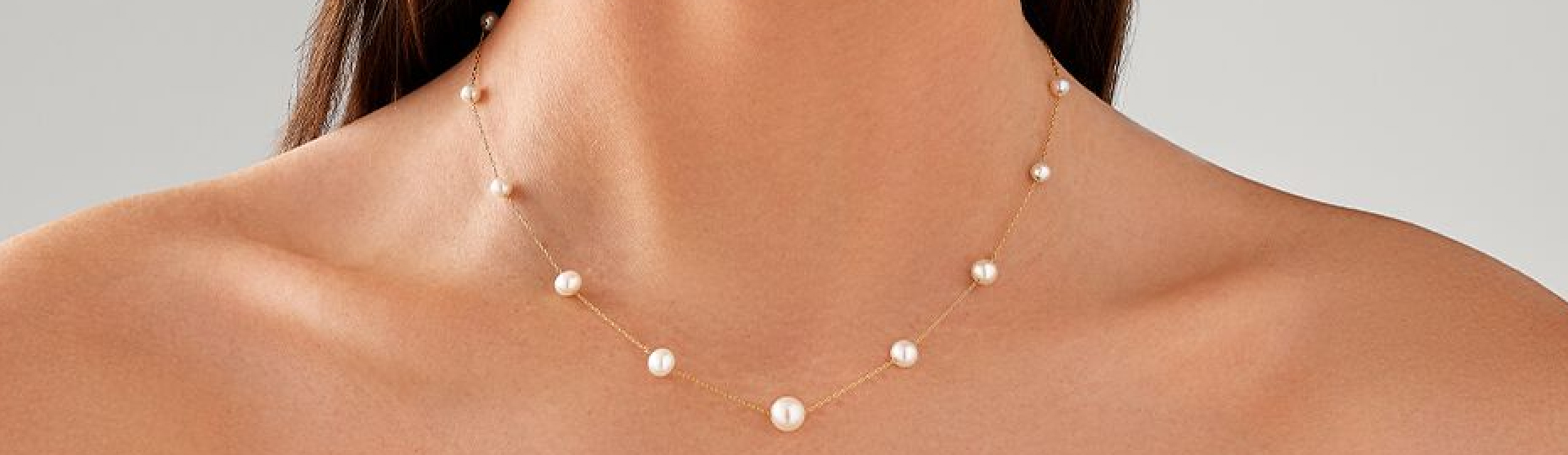 woman wearing pearls 30th wedding anniversary gift