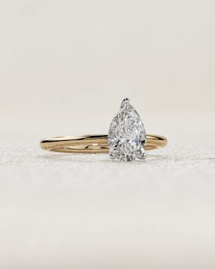 three prong set pear diamond in yellow gold ring