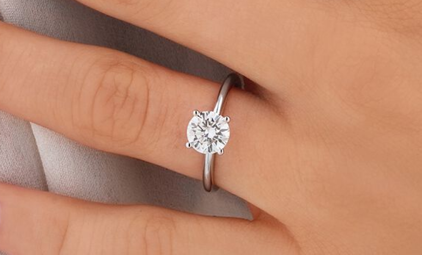 Unisex Wedding 2 carat round Diamond Engagement Ring at Rs 113000 in Surat