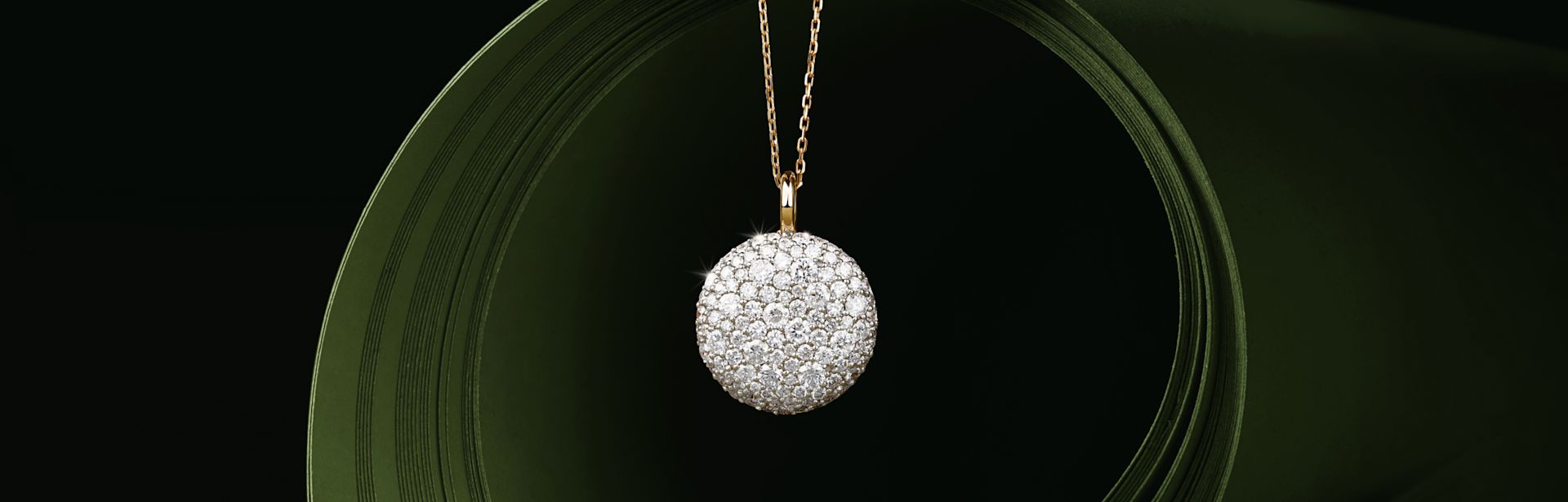 GLOBAL IMAGE - HERO - FEB23 - gifts_by-recipient_bold-glamorous - Diamonds - PLP