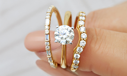 What To Do With My Engagement Ring On My Wedding Day? - The Blog -  Australian Wedding Rings