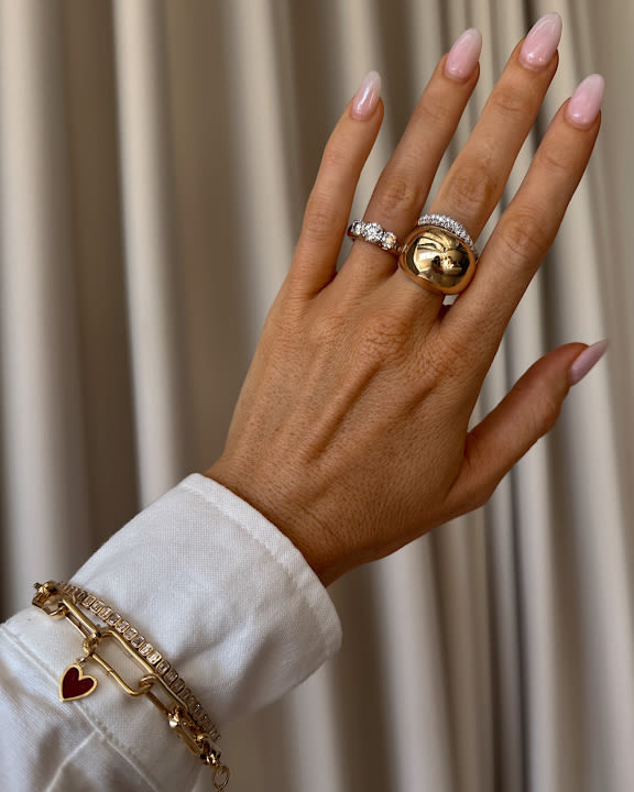  Image - FY26 - Shop The Look - Carousel - Silver Lab