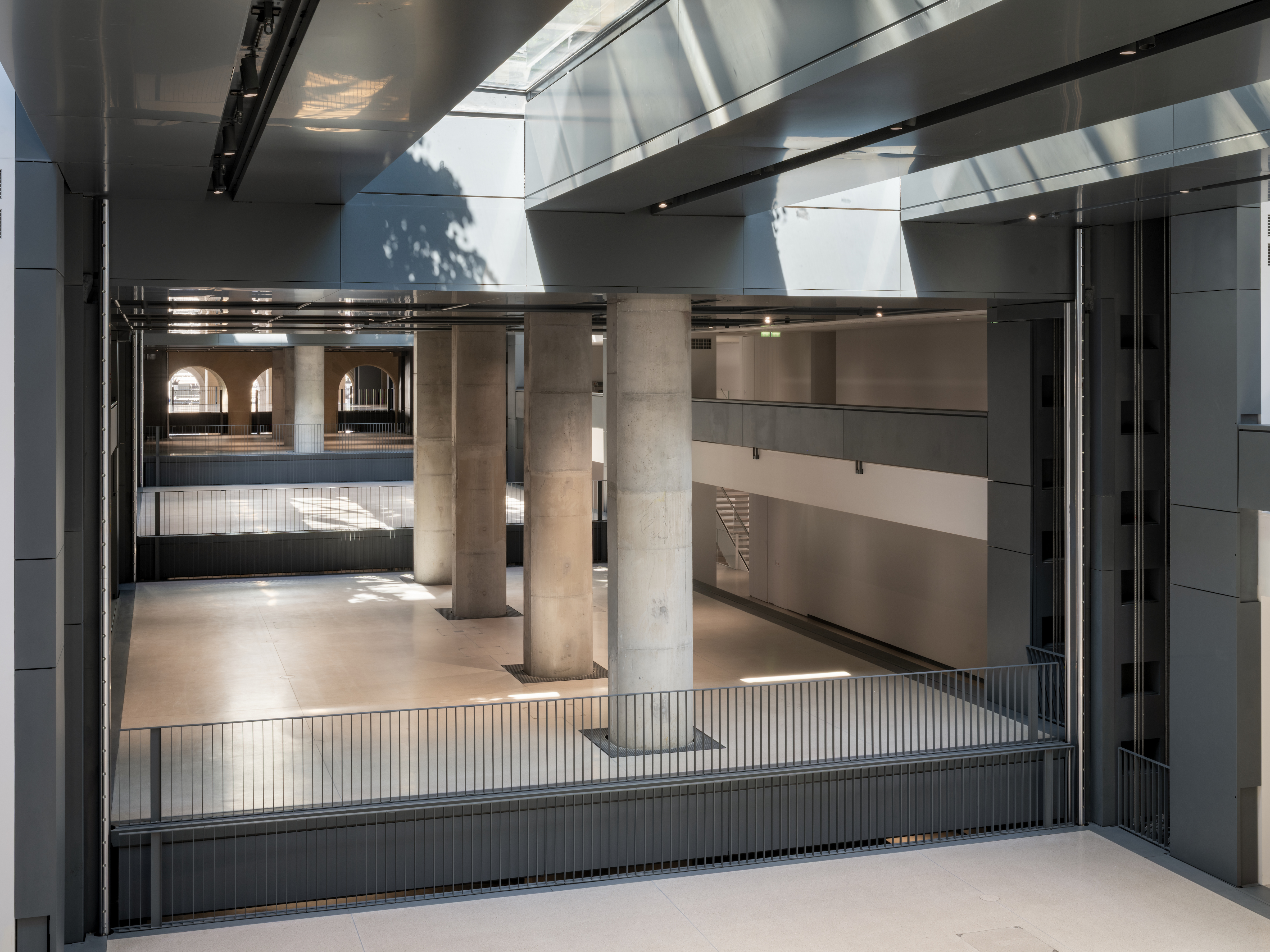 Photo © Martin Argyroglo