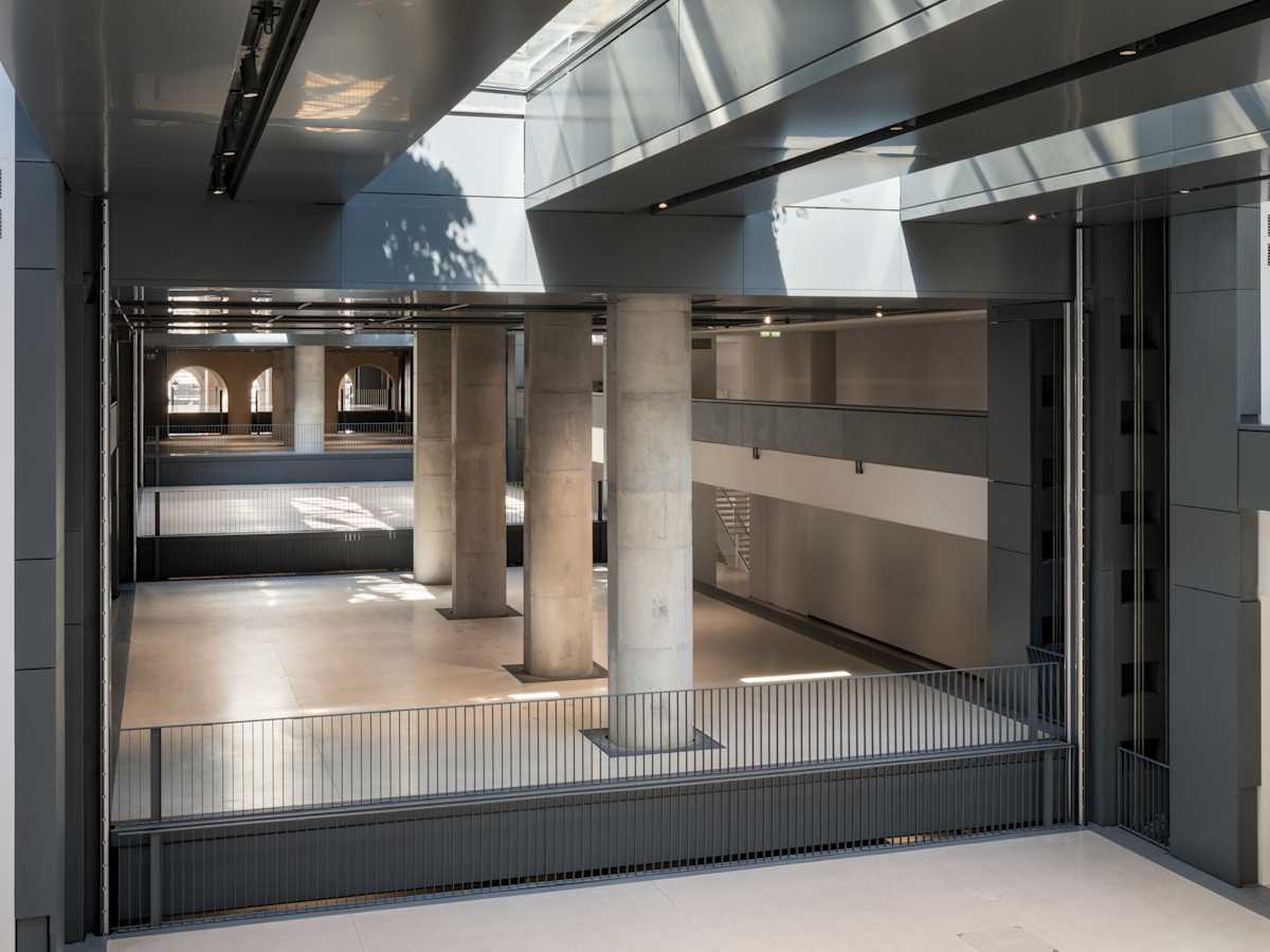 Photo © Martin Argyroglo