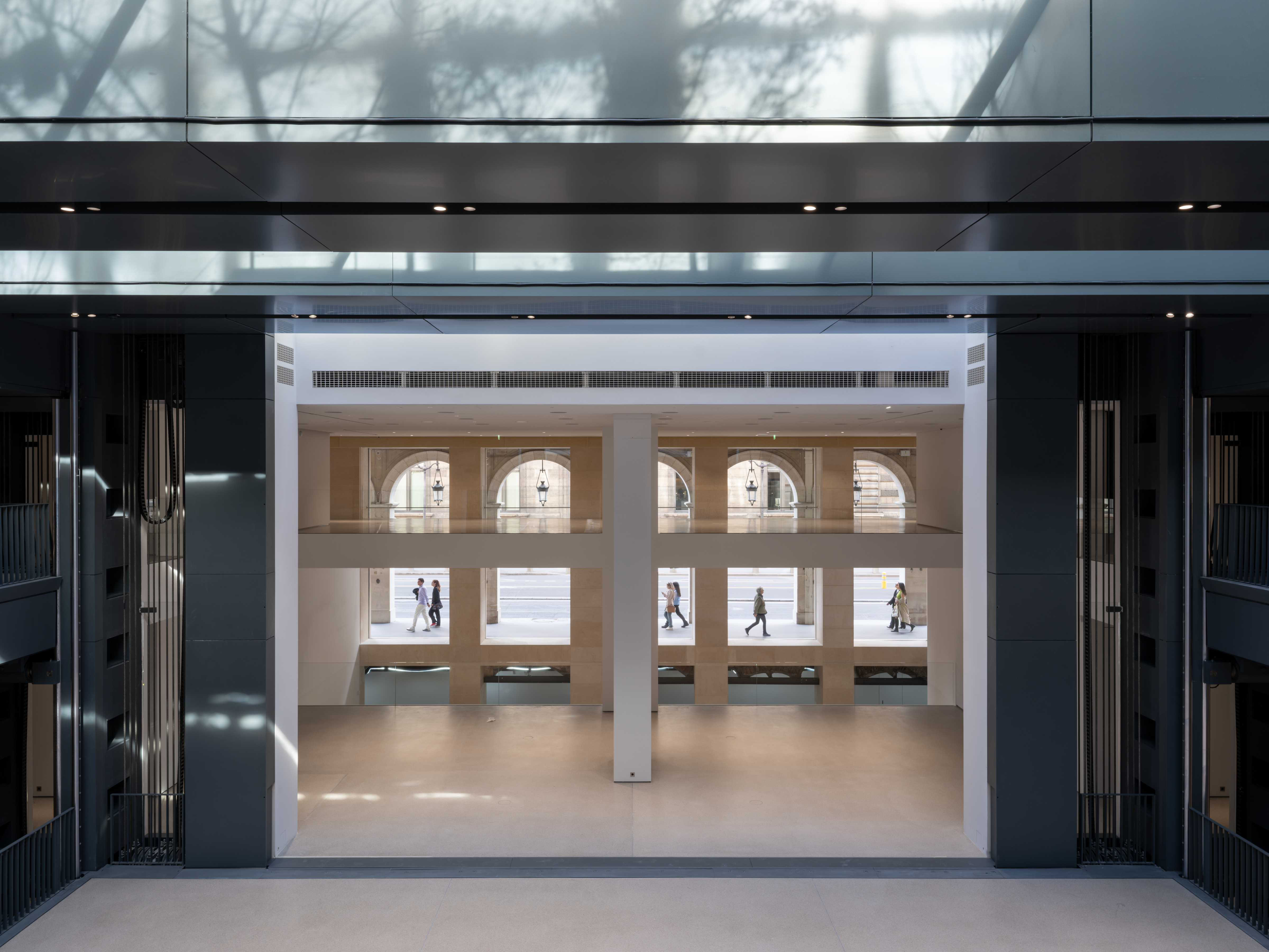 Photo © Martin Argyroglo