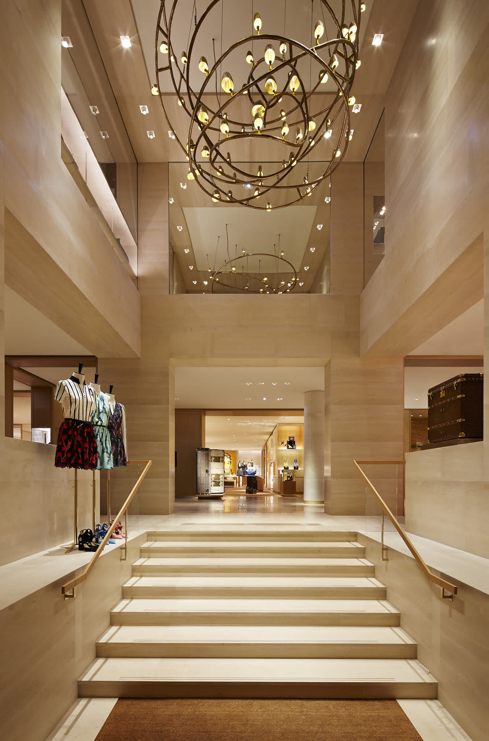 Louis Vuitton Store Avenue Montaigne