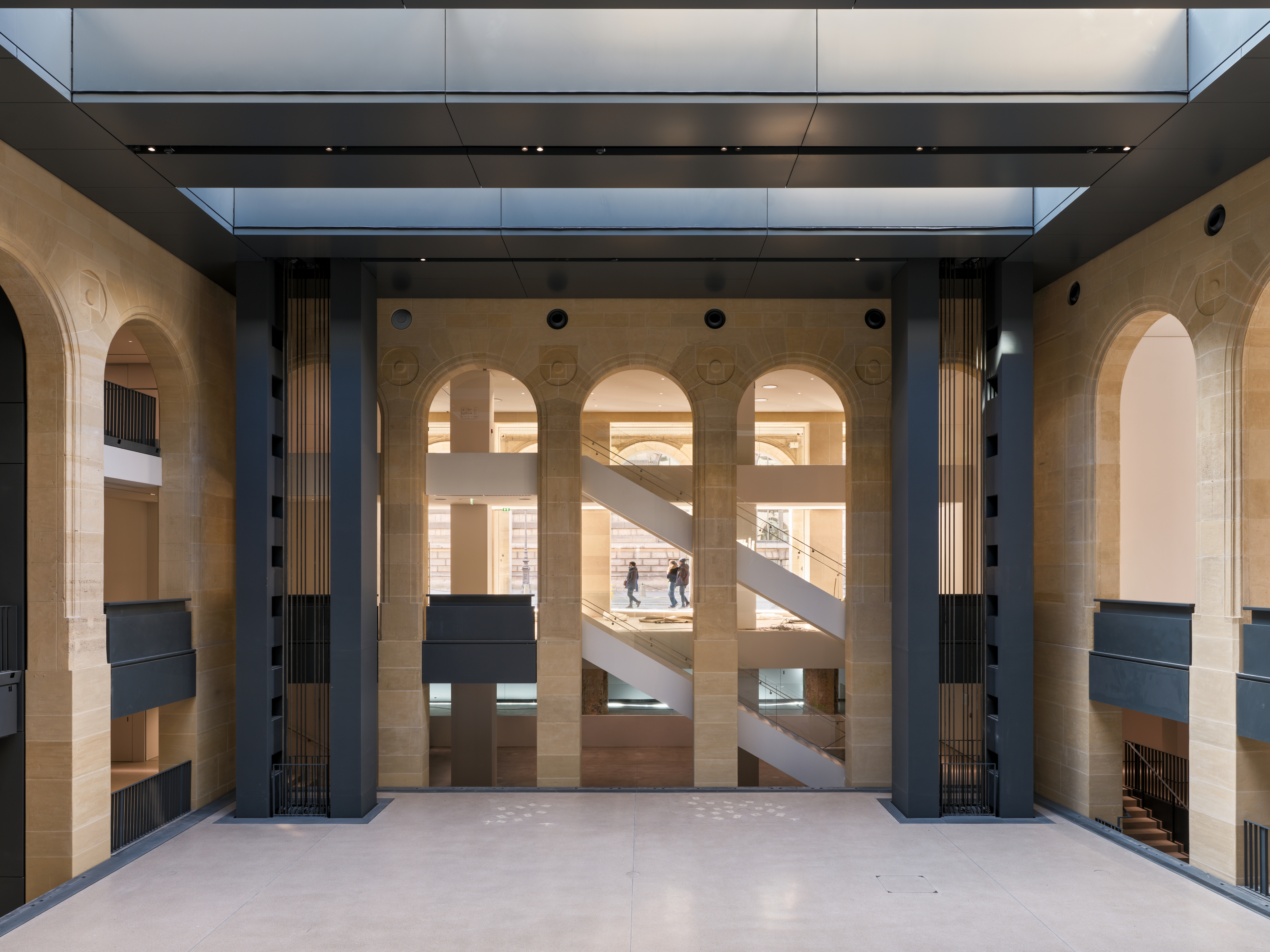 Photo © Martin Argyroglo