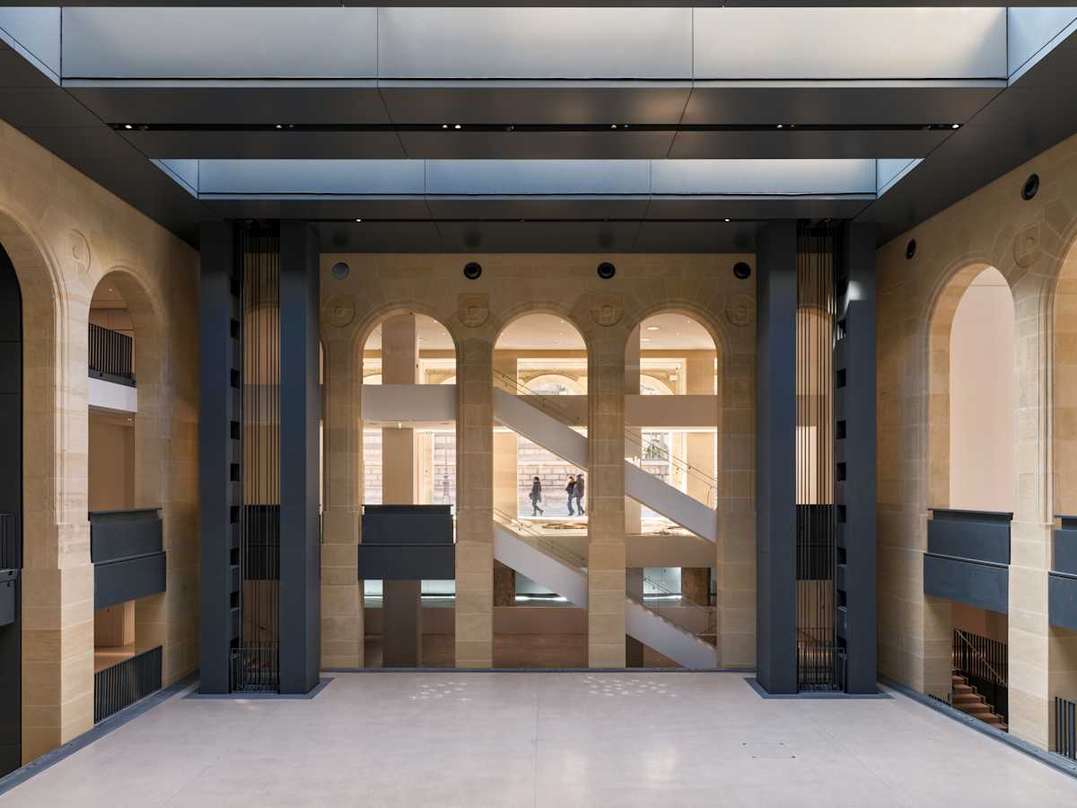 Photo © Martin Argyroglo