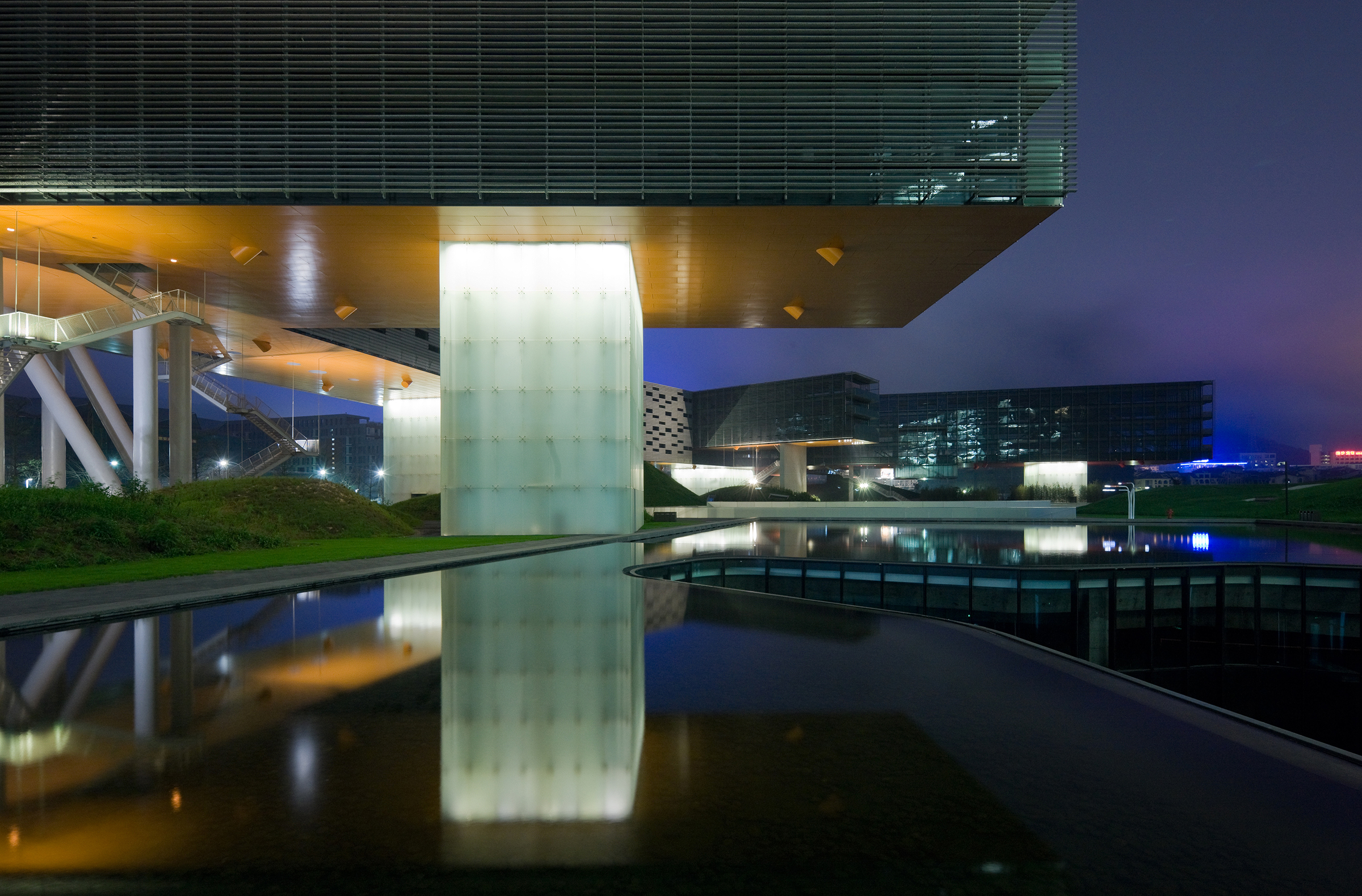 STEVEN HOLL'S HORIZONTAL SKYSCRAPER