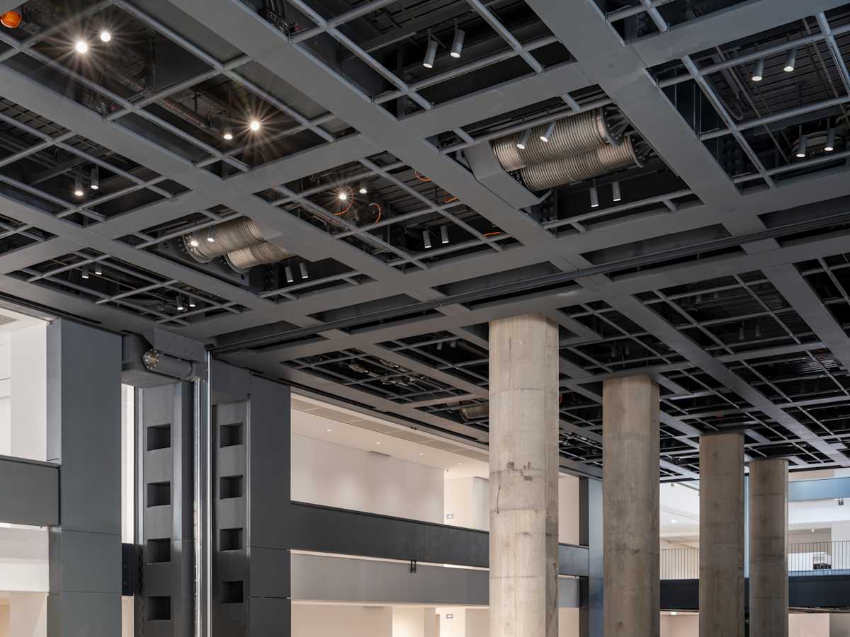 Photo © Martin Argyroglo