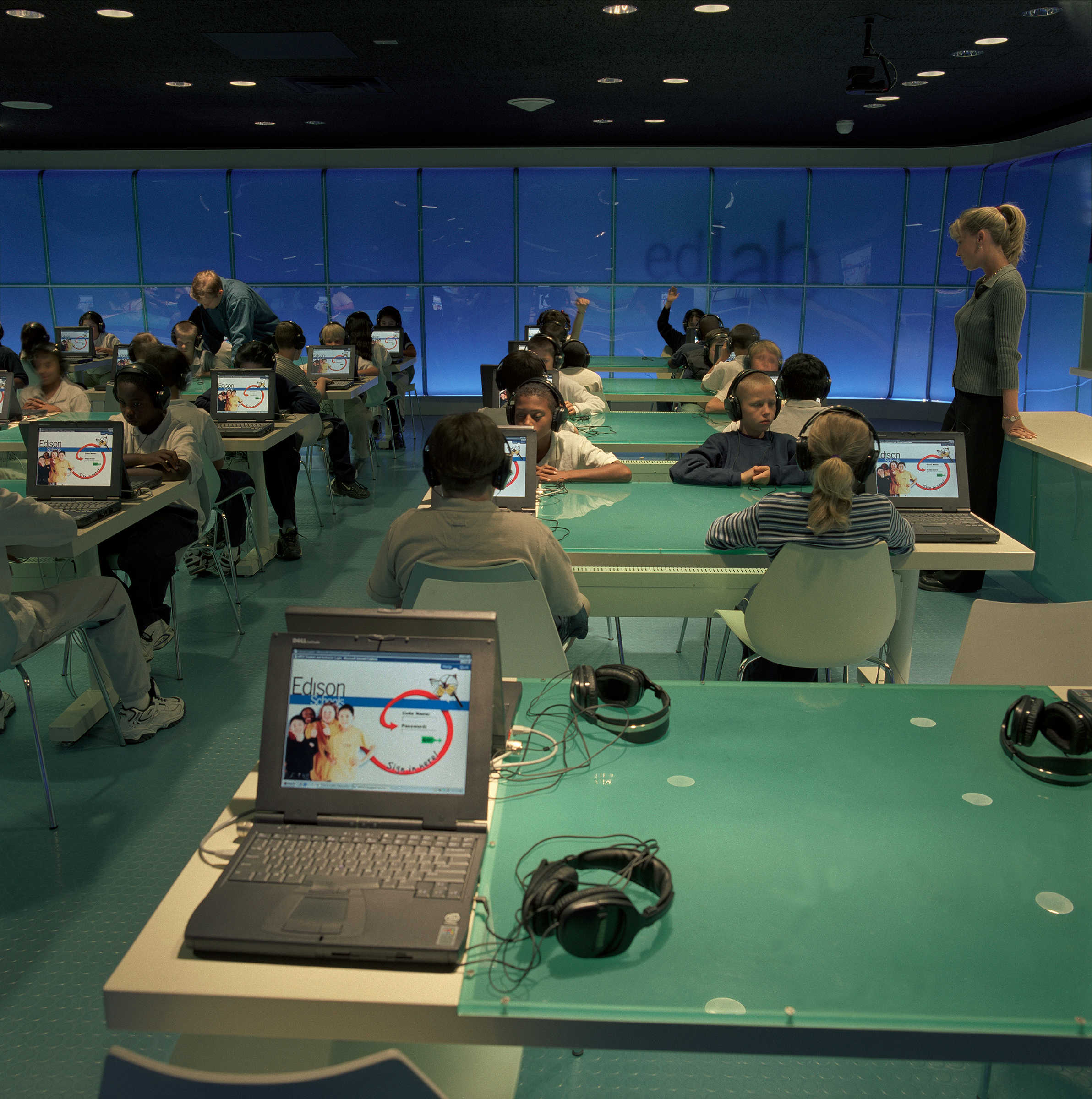 Distanced Learning Studio ED-Lab Distance Learning Centers | L'Observatoire International