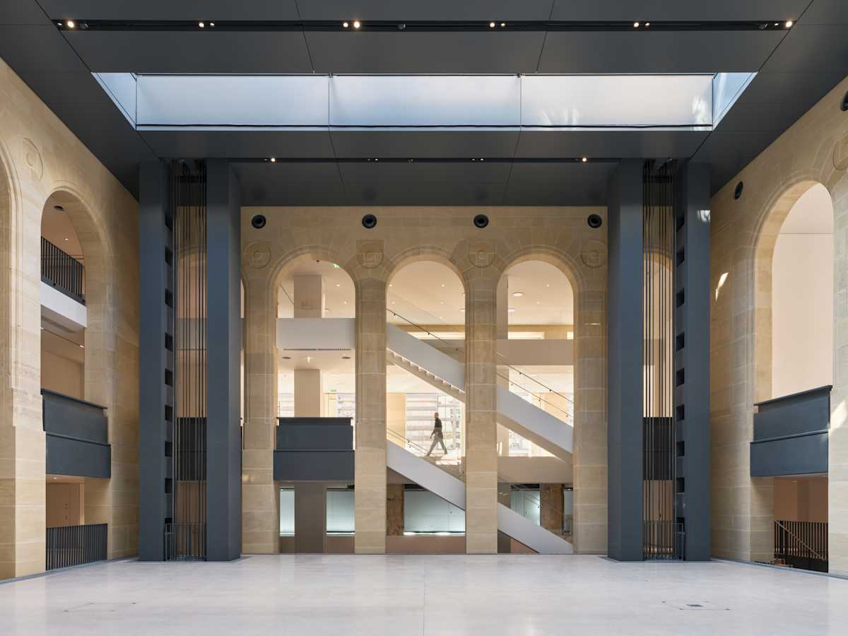 Photo © Martin Argyroglo