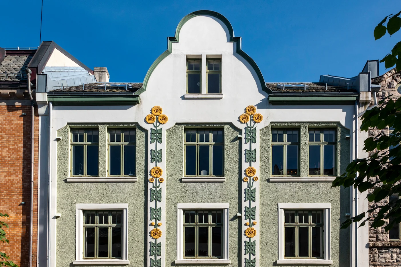 Architecture, Breweries & Ales Ålesund on Foot