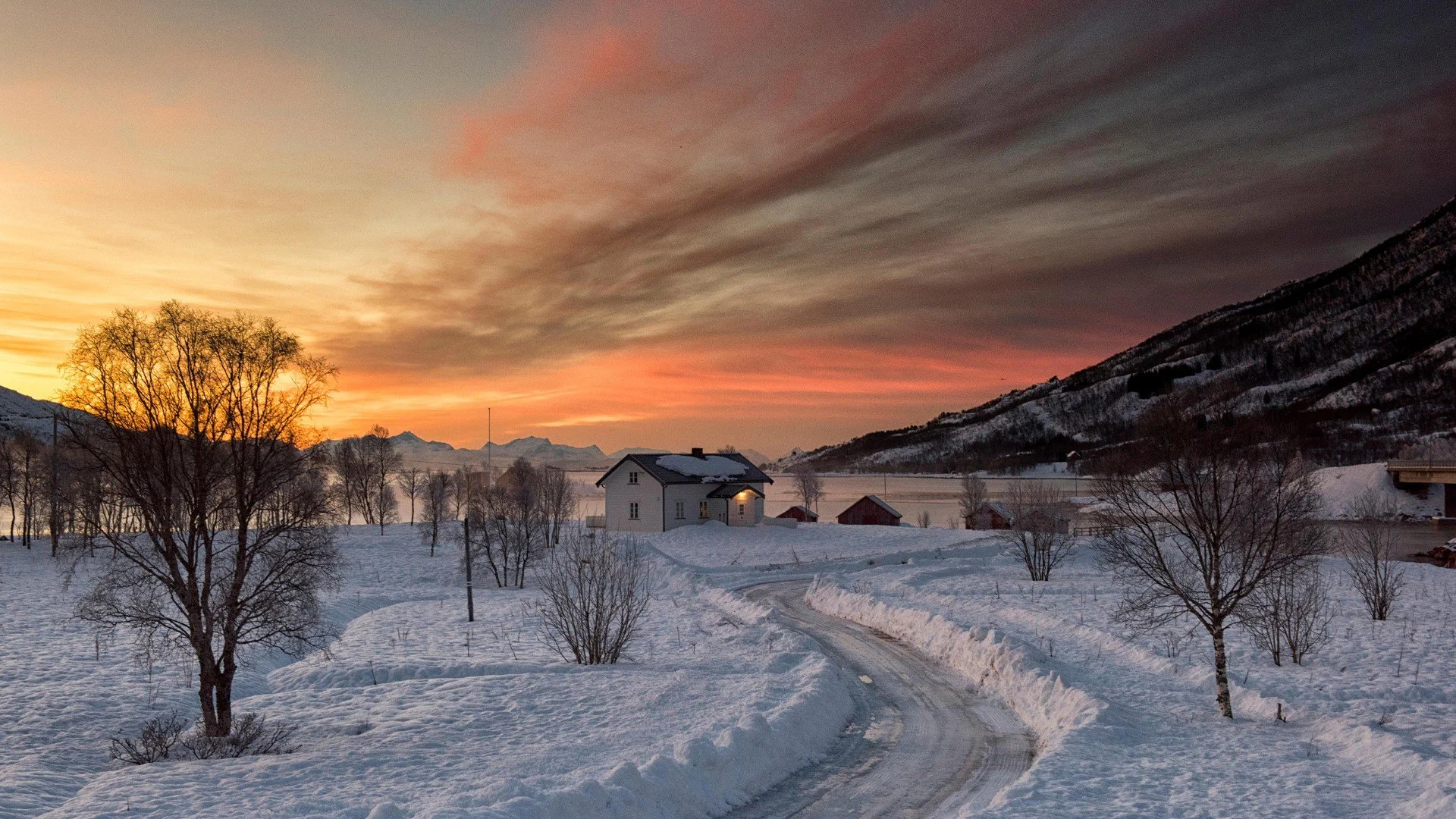 Winter sunrise near Lødingen 