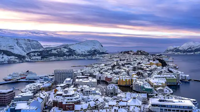 Book now & save up to 30% on select 2025-2026 cruises