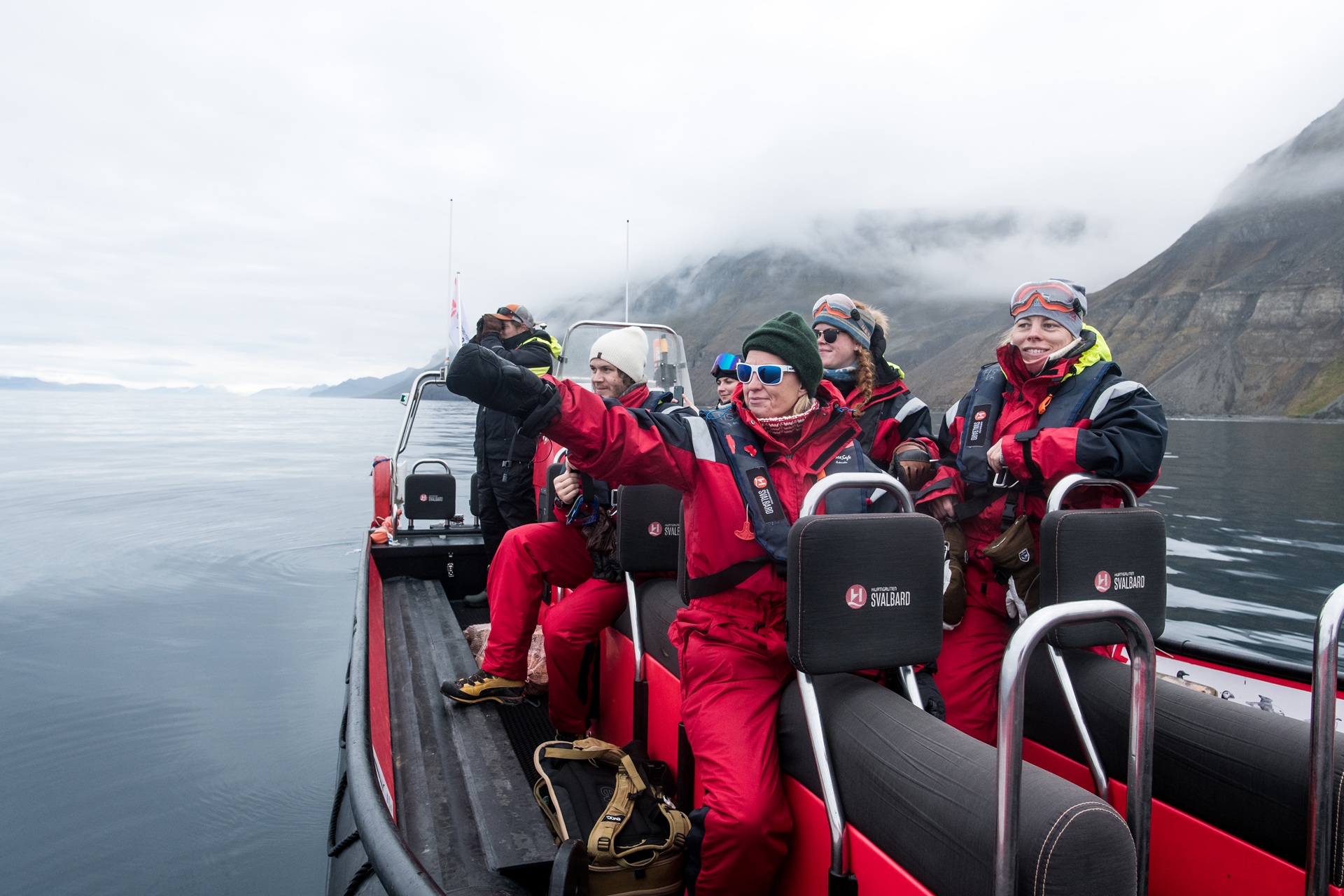 hurtigruten-svalbard-team-boat-isfjord-colesbay-thomas-griesbeck