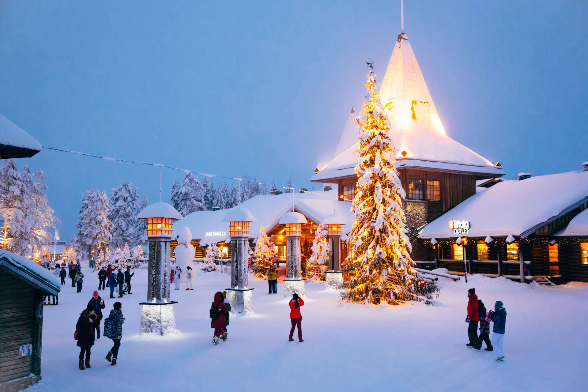 santa-claus-village-central-plaza-rovaniemi-visit-finland