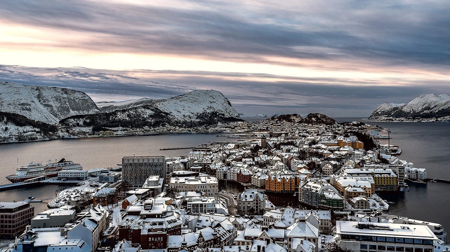 iconic_alesund-norway-hgr-151077-photo_jan_hvizdal