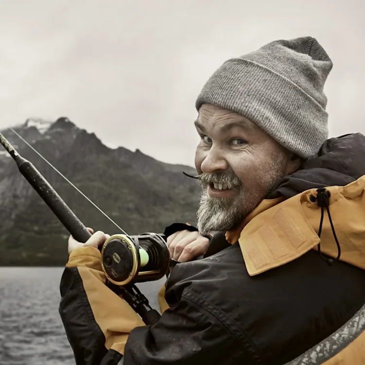 fishing-with-a-local-norway-cruise-excursion-hurtigruten-us
