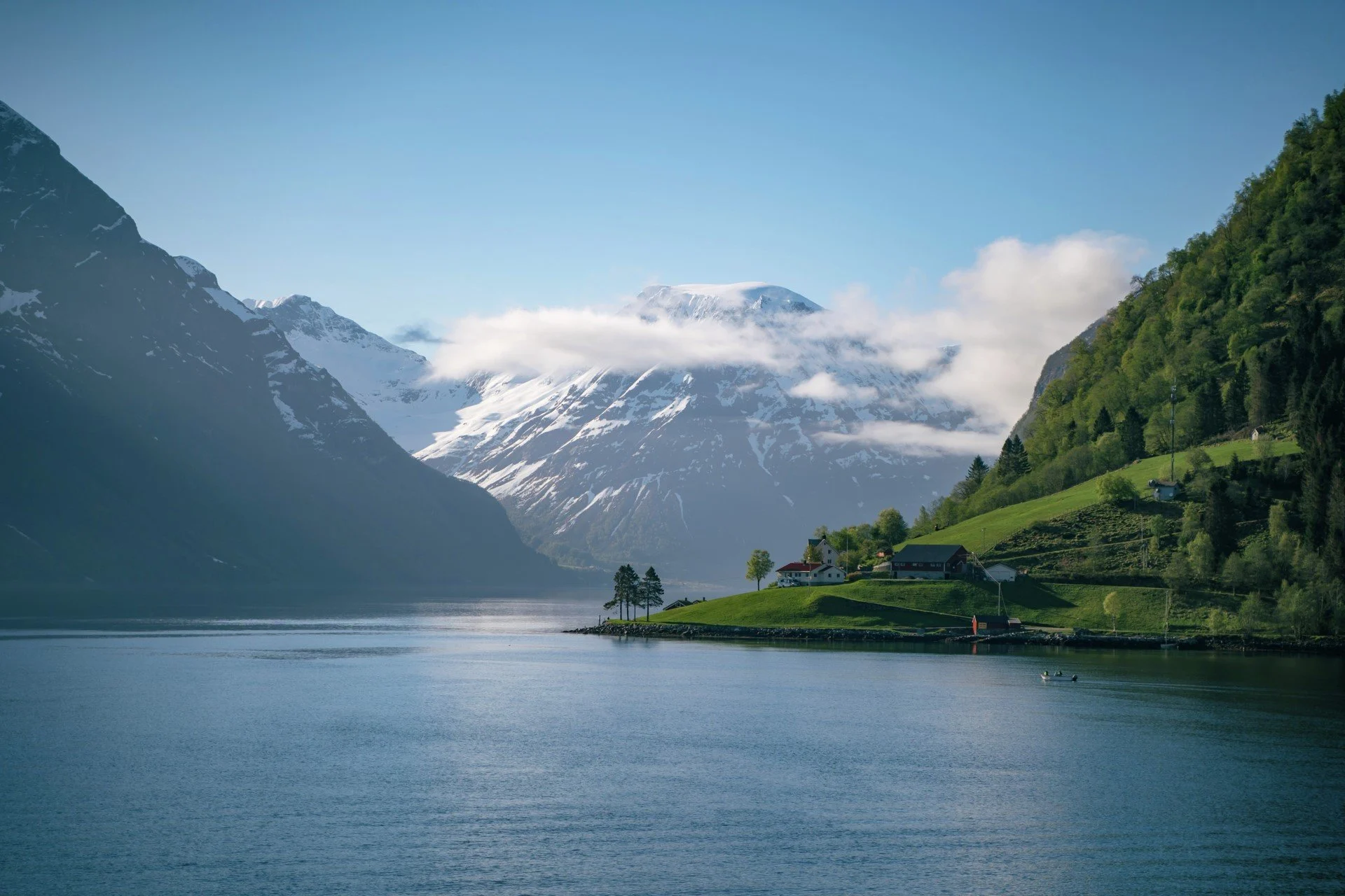 hjorundfjord-norway-hgr-155840_1920-photo_kay_fochtmann