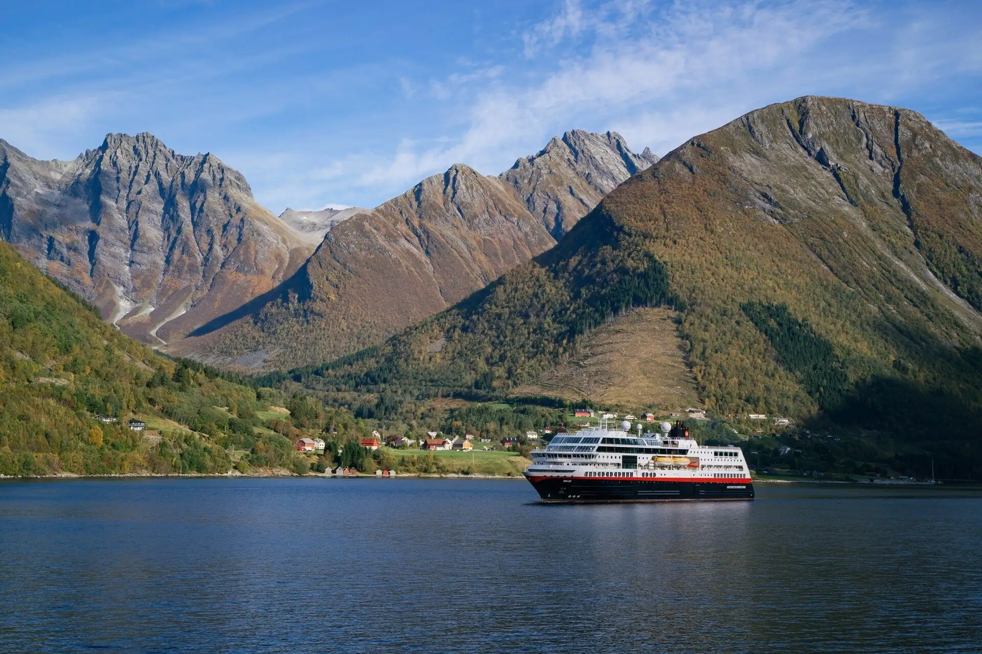 hjorundfjord-norway-hgr-149962_1920-photo_kay_fochtmann