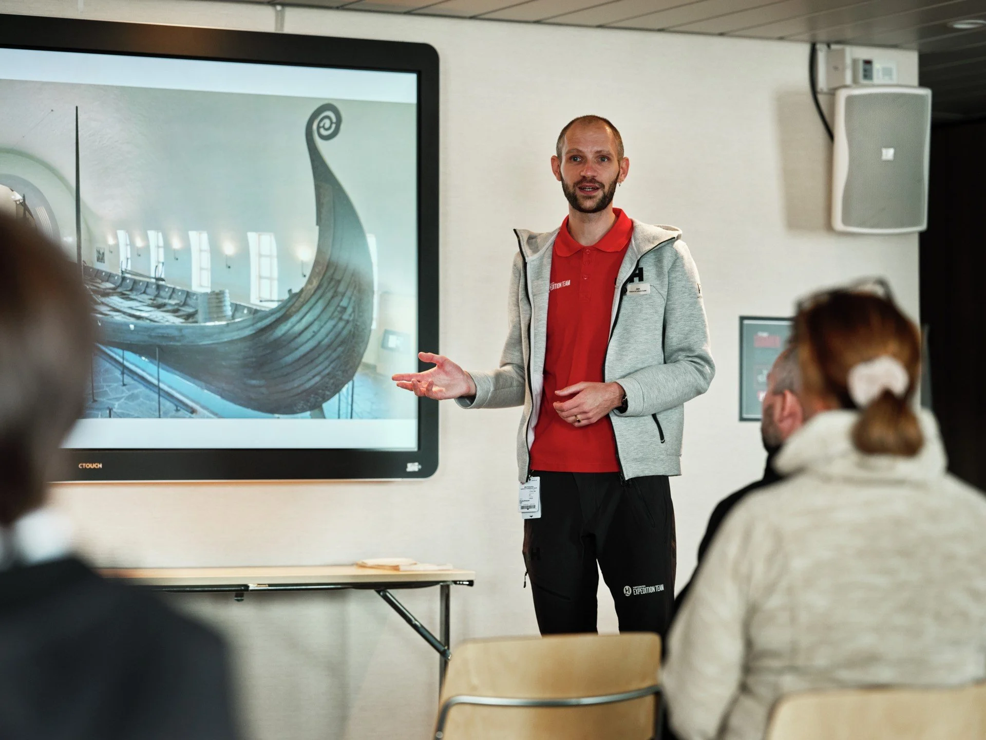 lecture-hall-ms-polarlys-hgr-150691_1920-photo_kristian_dale