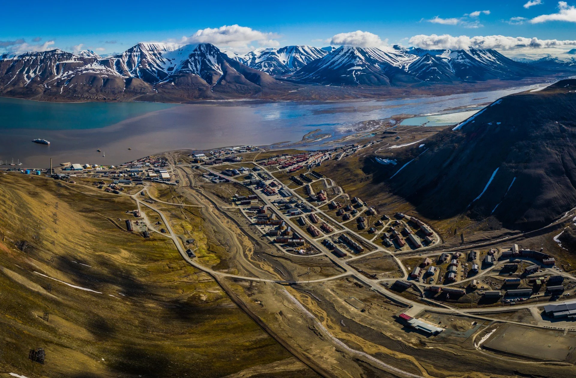 longyearbyen_svalbard_hgr_153441_1920_photo_shutterstock