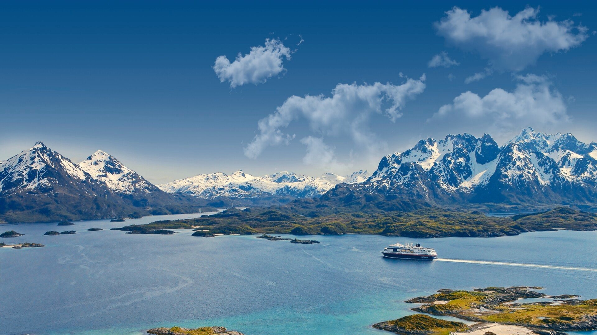 The Coastal Express | Classic Norwegian Cruise | Hurtigruten