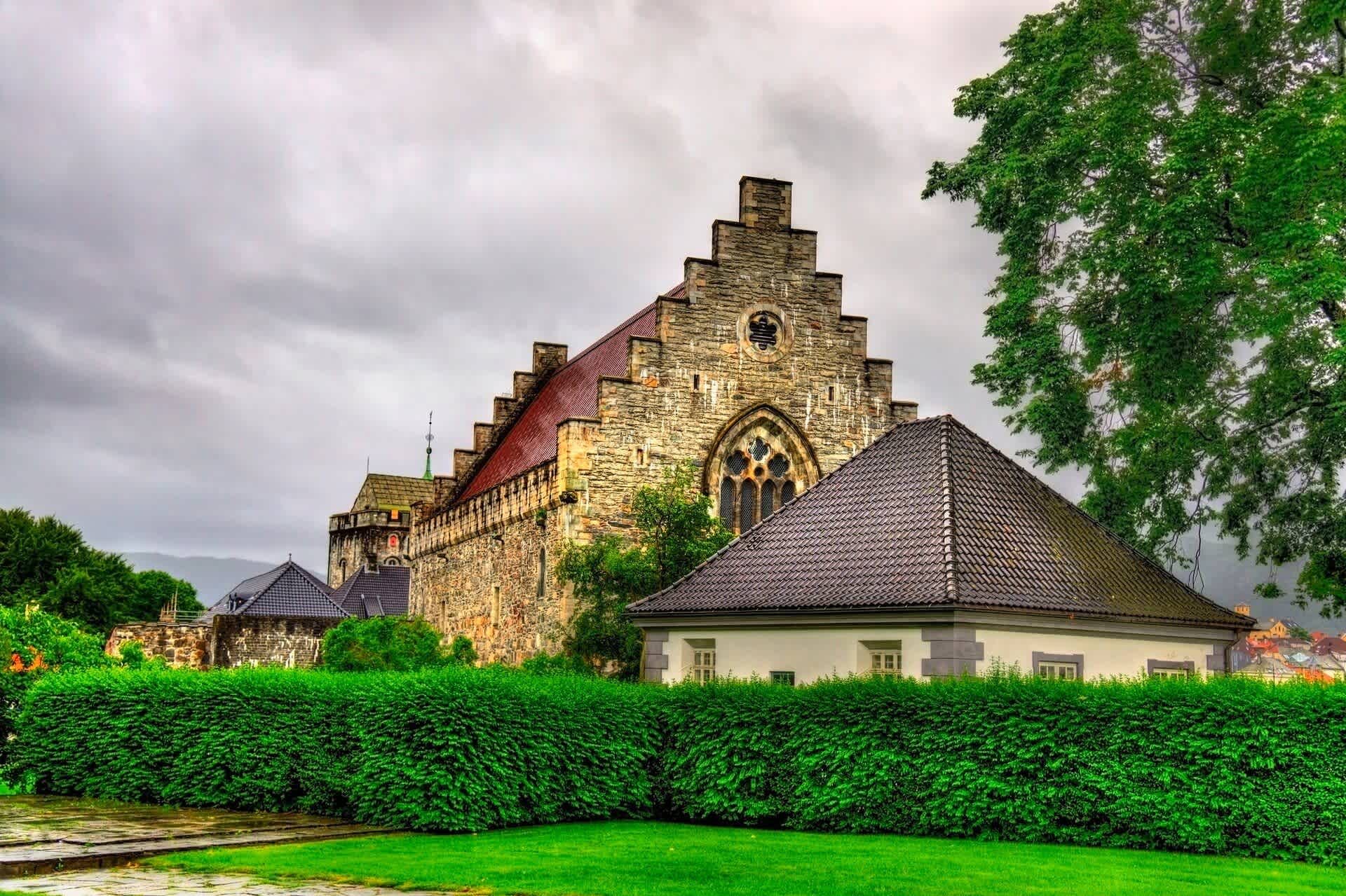 bergenhus_fortress_bergen_norway_hgr_114180_1920_photo_shutterstock