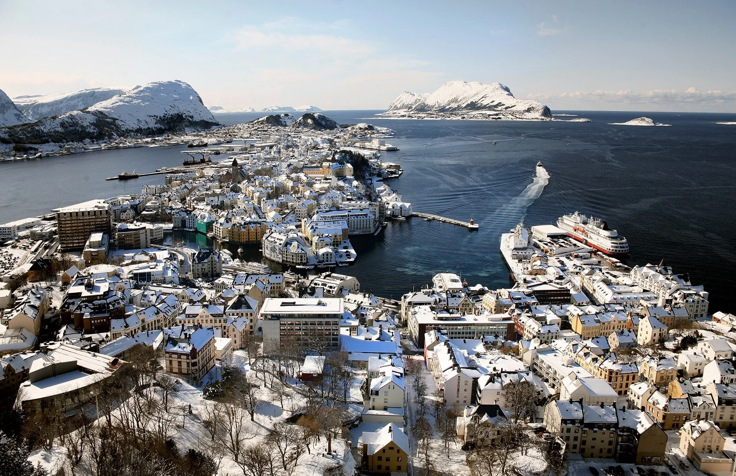 01_aksla-alesund-norway-hgr-102276-photo_photo_competition_iconic_2560x1655