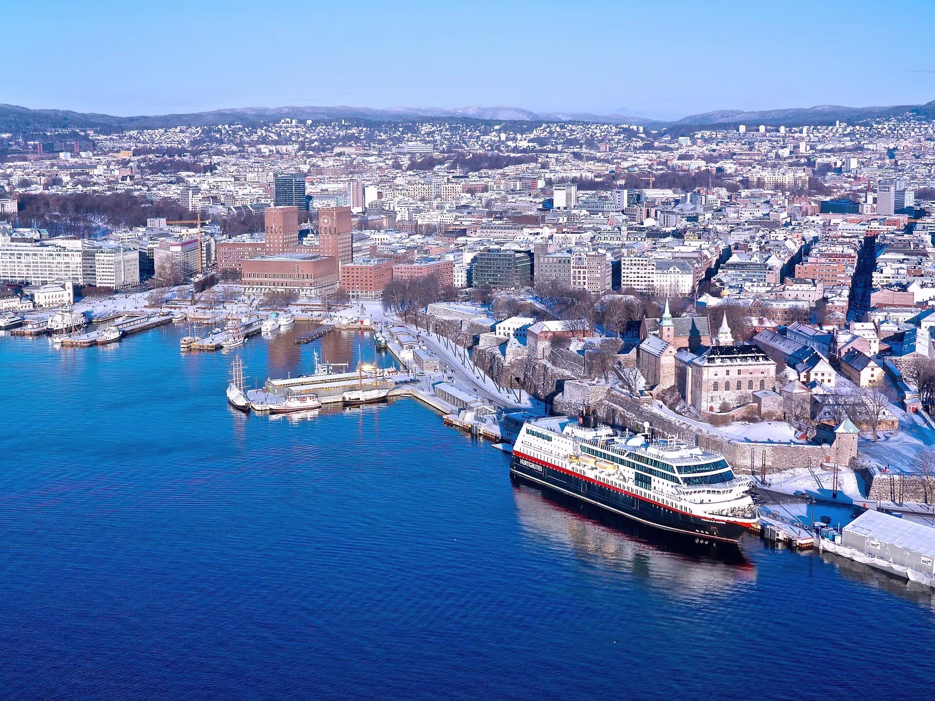 MS Trollfjord dans le port d'Oslo, Norvège