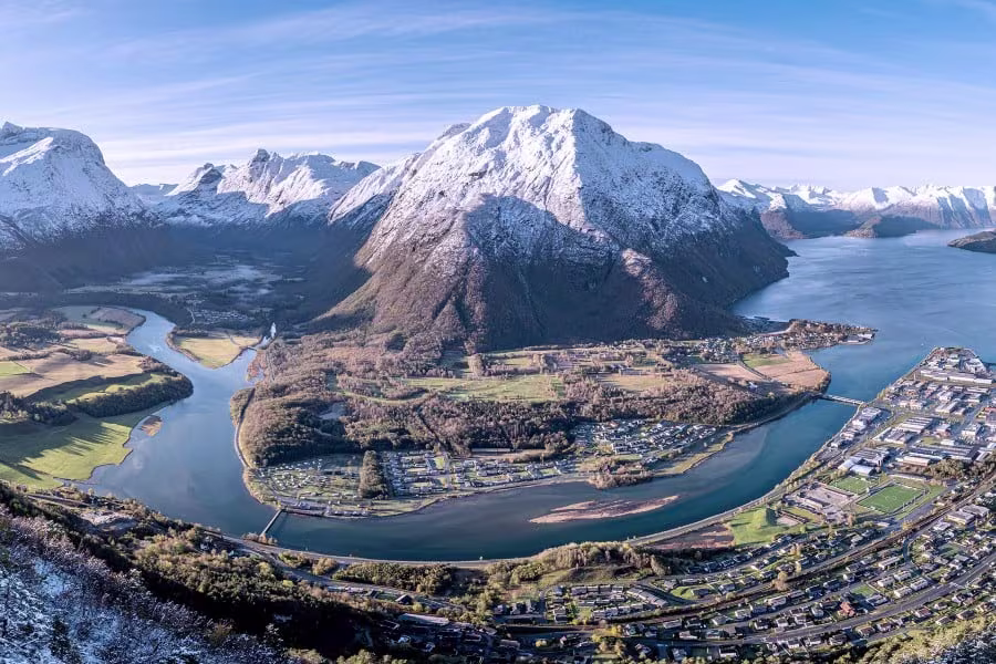 Situated in the heart of the Romsdalsfjord, the small town of Åndalsnes is the mountaineering capital of Norway