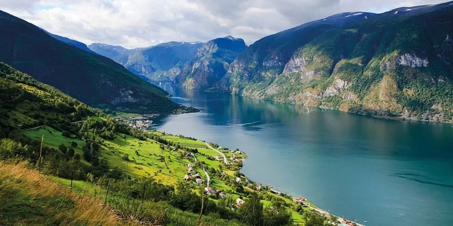 Sognefjord, le fjord le plus long et le plus profond de Norvège