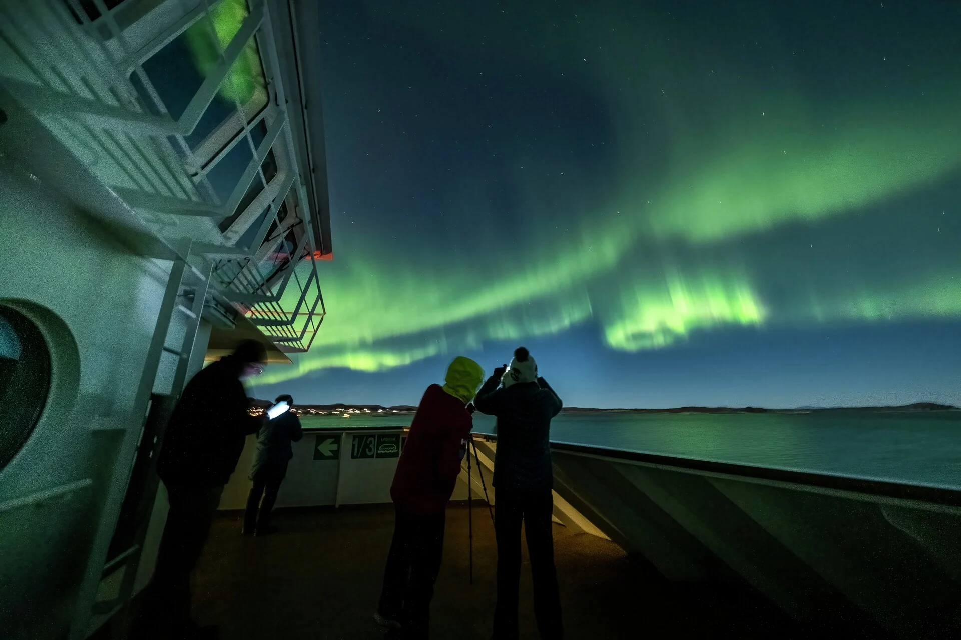 Photographing the Northern Lights with a smartphone on board a Hurtigruten ship