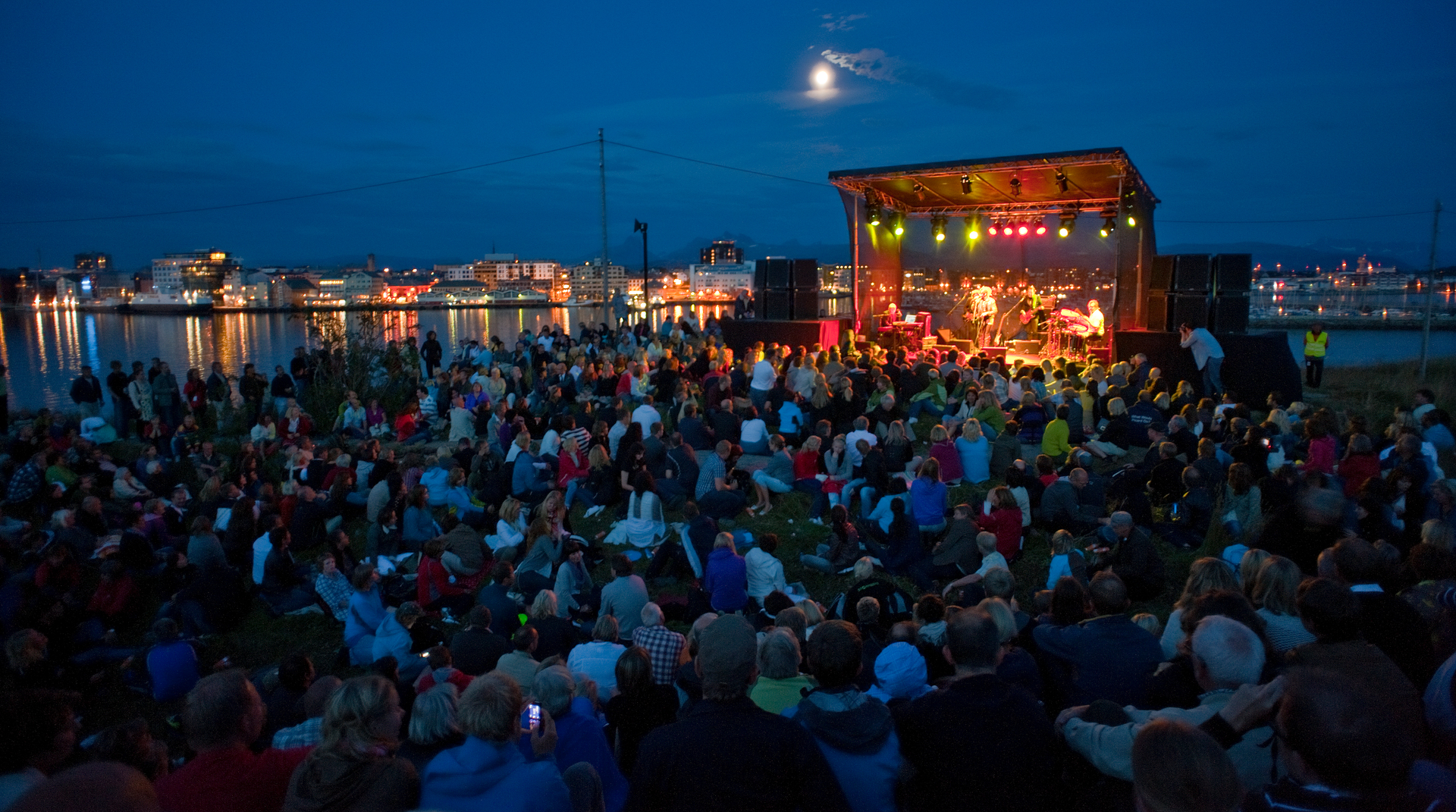 Outdoor concert in Bodo, Norway. Image copyright: Ernst Furuhatt, www.nordnorge.com