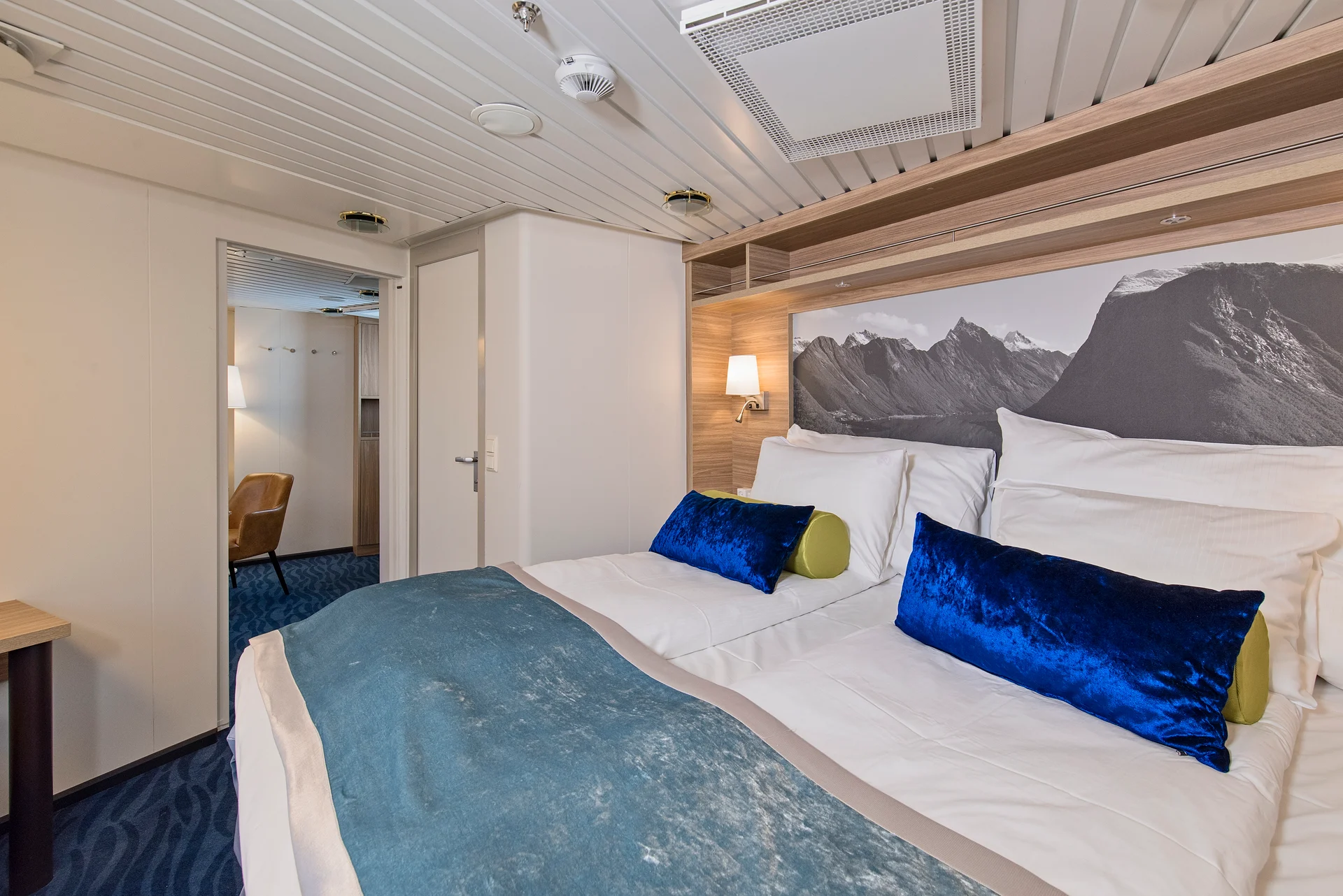 MS Nordkapp Expedition Suite M4 Bedroom